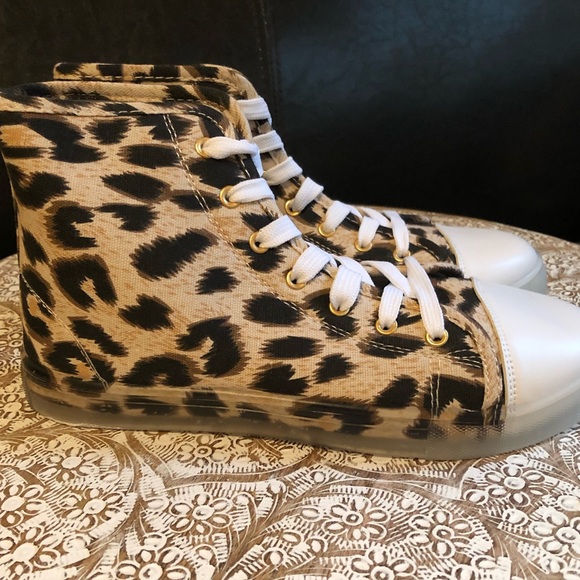 NWT Unique & Chic Leopard Print High Top Sneakers - Picture 5 of 15